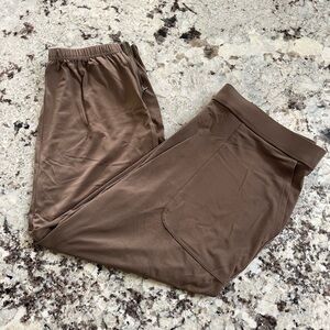 Pre-loved Lisa Rinna 7/8 length joggers.